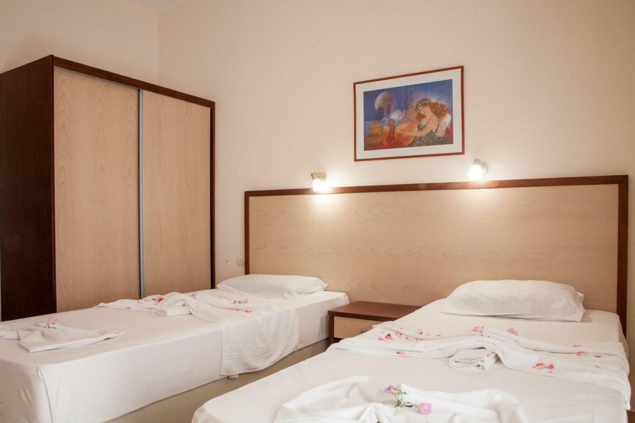 Ekavi Apartments Agia Marina  Exterior photo