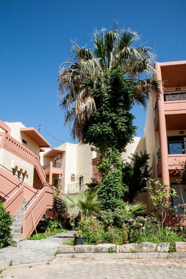 Ekavi Apartments Agia Marina  Exterior photo